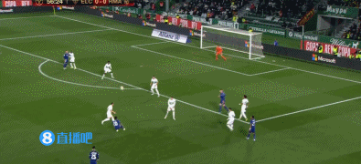 吴少聪女友晒足协杯冠军奖牌：男朋友带的苏州特产