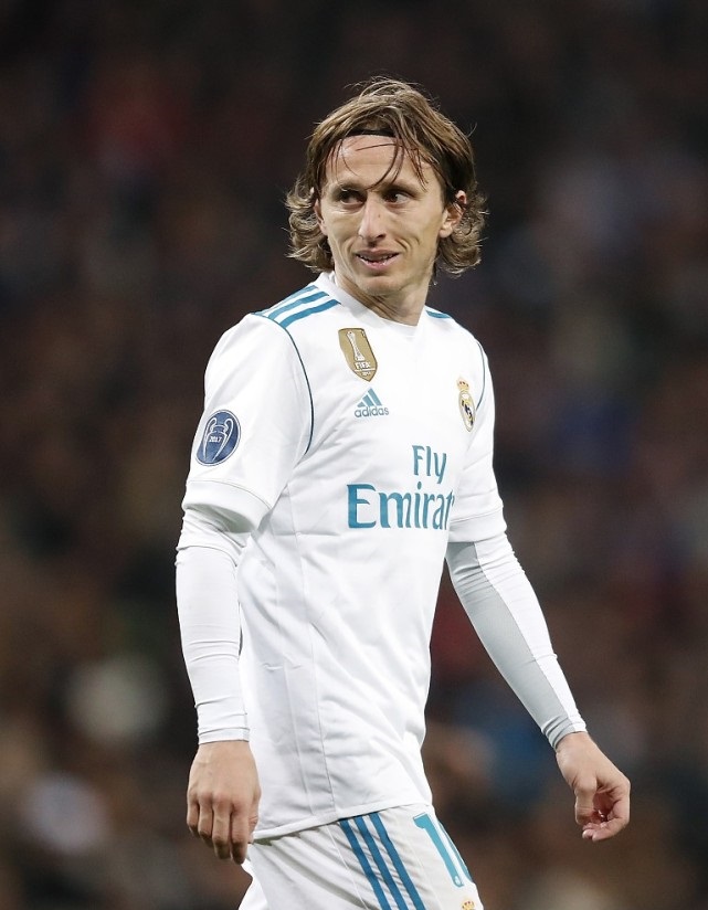 欧文突破防守助攻队友制胜